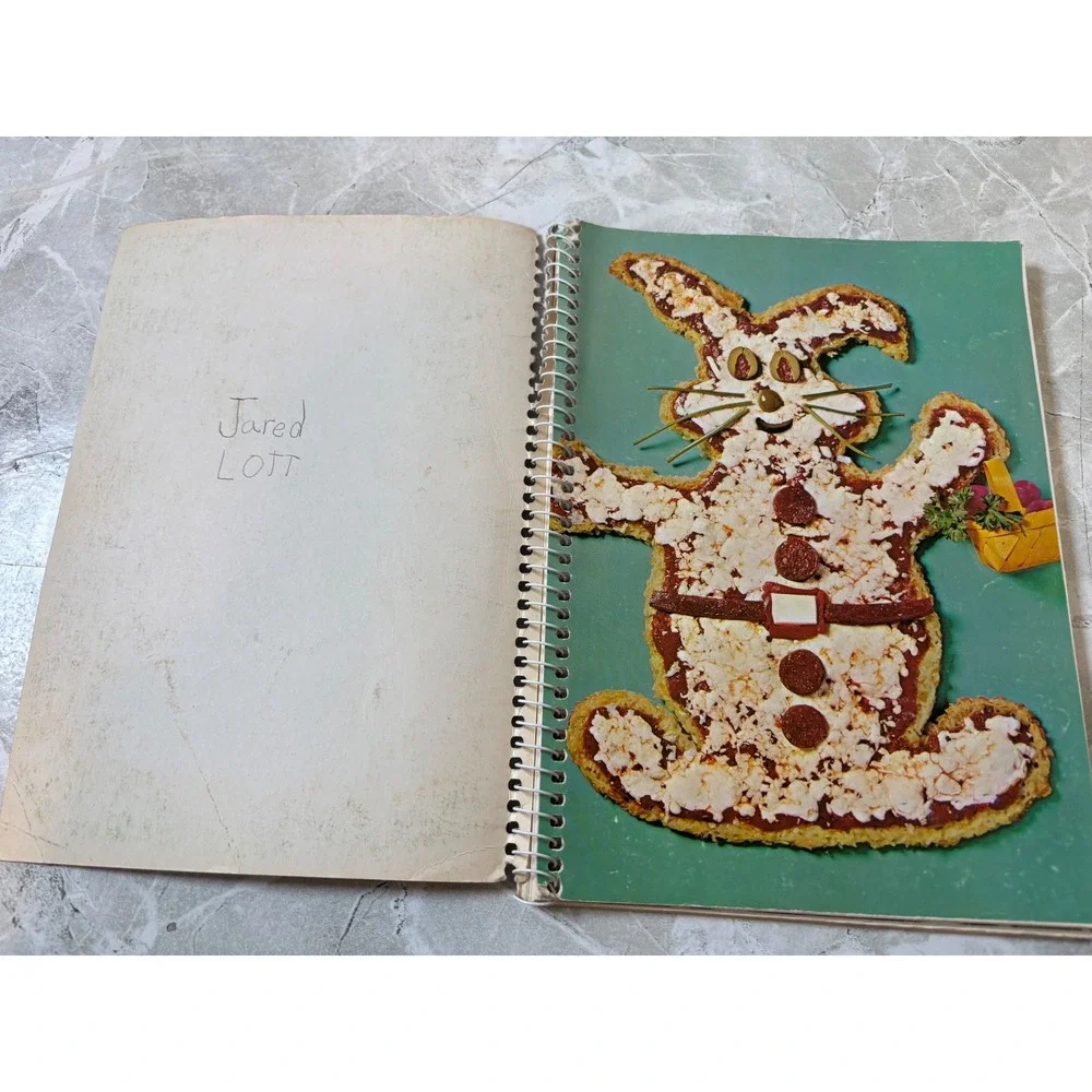 Vintage 1980 The Childrens Cookbook Beginners Guide Favorite Recipes‎ Spiral